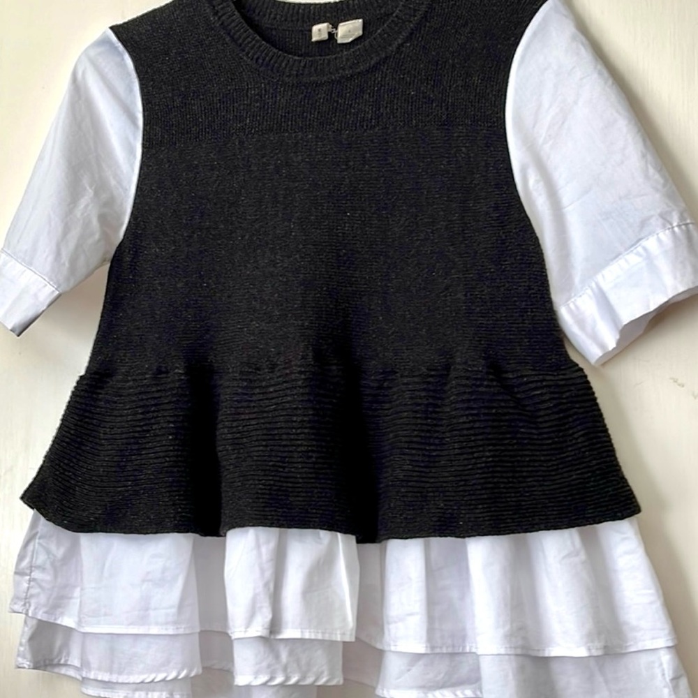 ANTHROPOLOGIE x Moth Twofer Peplum SS Ruffle Sweater Crisp White & Charcoal — S
